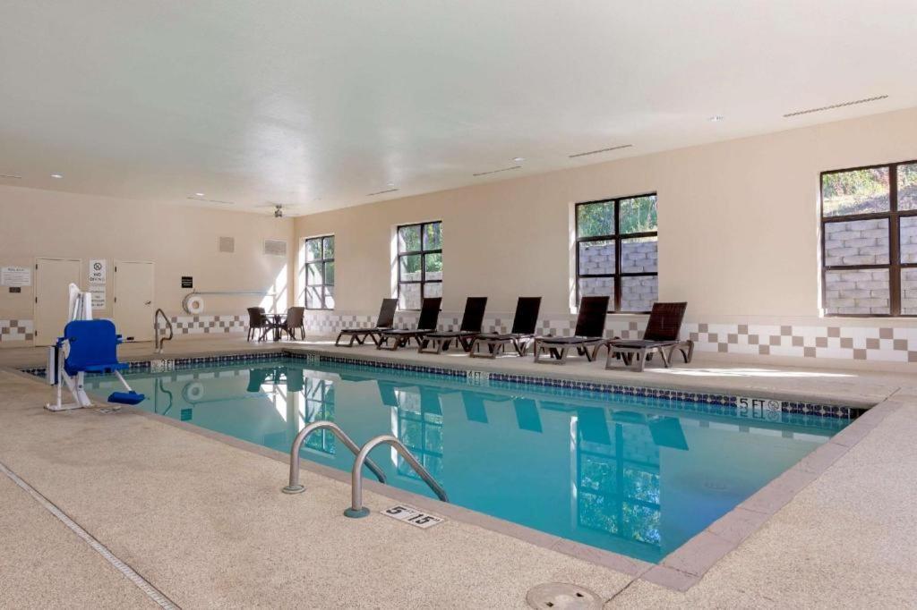 Comfort Inn & Suites Hot Springs Central Екстер'єр фото